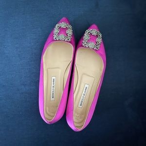 MANOLO BLAHNIK FUSCHIA HANGISI FLATS SIZE 38! GREAT CONDITION, BEAUTIFUL!